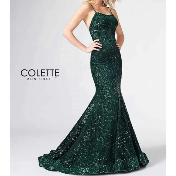 emerald green fitted prom dress